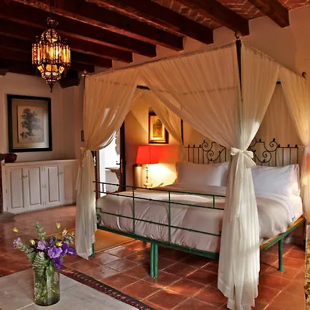 Antigua Villa Santa Monica-2