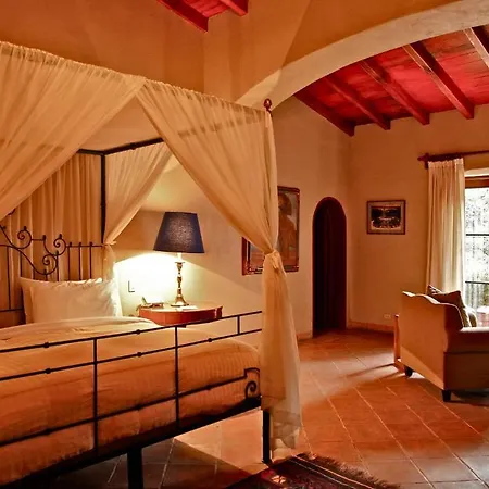 Antigua Villa Santa Monica-3